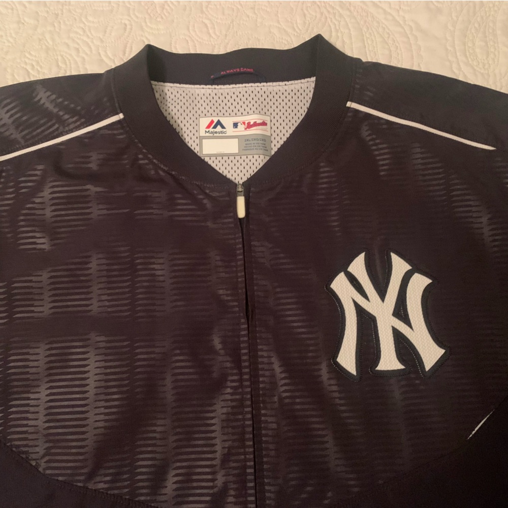 Majestic Navy Blue Yankees Lightweight Pullover - Picture 3 of 6
